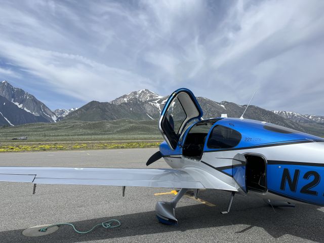 Cirrus SR-22 (N272TM)