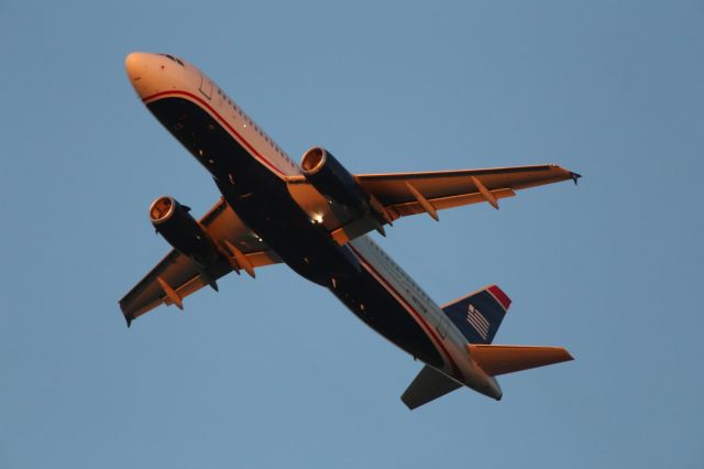 Airbus A320 (N673AW)