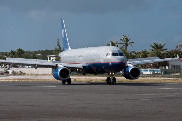 Airbus A320 (N409UA)