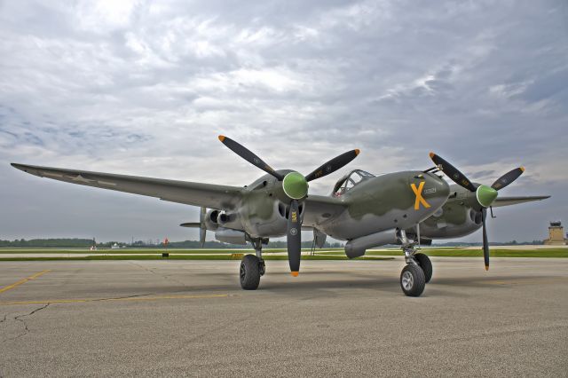 Lockheed P-38 Lightning (N79123) - P-38 Ruff Stuff on a fuel stop