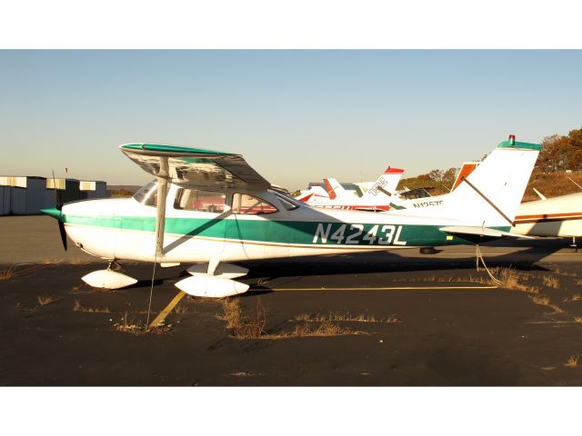 Cessna Skyhawk (N4243L) - The Skyhawk - always a good aircraft to fly.