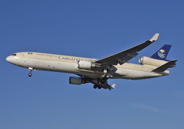 Boeing MD-11 (HZ-ANC) - Saudi Arabian Airlines Cargo - McDonnell Douglas MD-11F C/N 48776/617 - HZ-ANC - Approach to Runway 25R at Brussels - 2005-Jan-16.