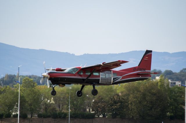 Cessna Caravan (D-FNDA) - Cessna 208 caravan Aerodrome de Corbas Rhone France le 16 sept 2018