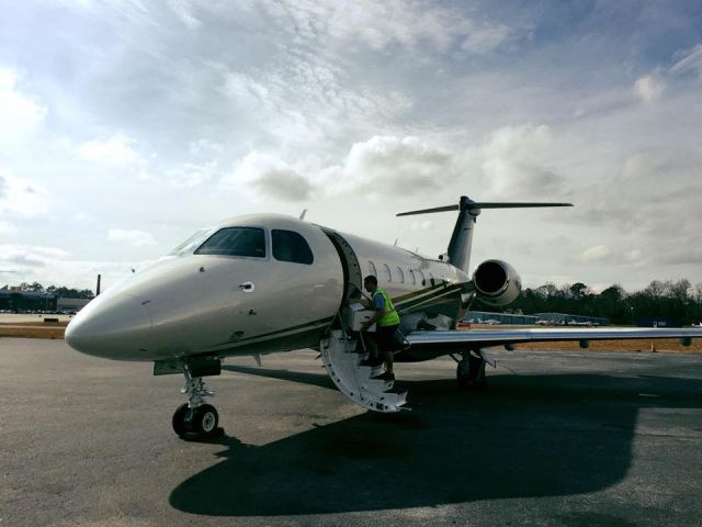 Embraer Legacy 550 (N402FX) - One of FlexJets newest Legacy 500s.