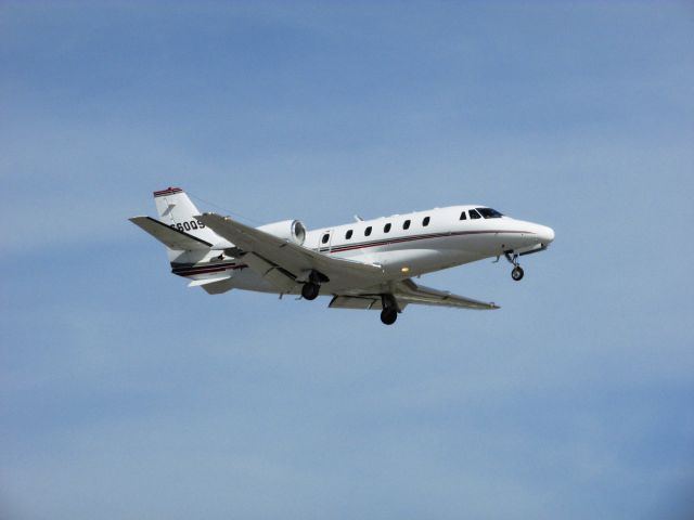 Cessna Citation Excel/XLS (N660QS) - Landing RWY 20R