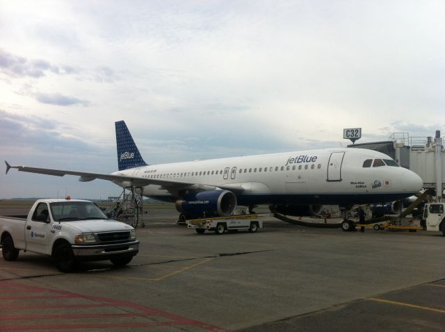 Airbus A320 (N658JB)