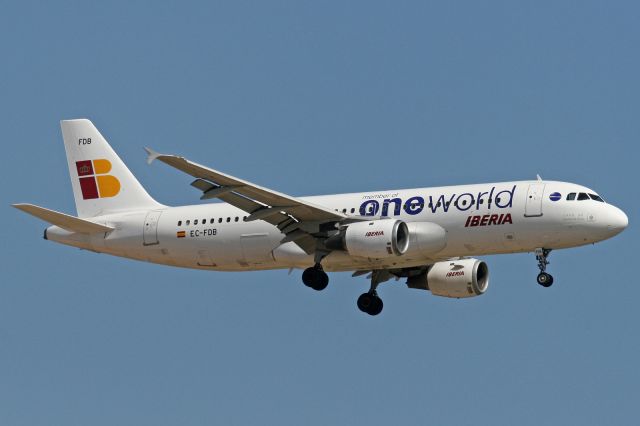 Airbus A320 (EC-FDB) - "OneWorld" livery