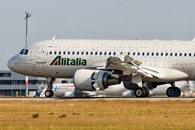 Airbus A320 (EI-DTJ)