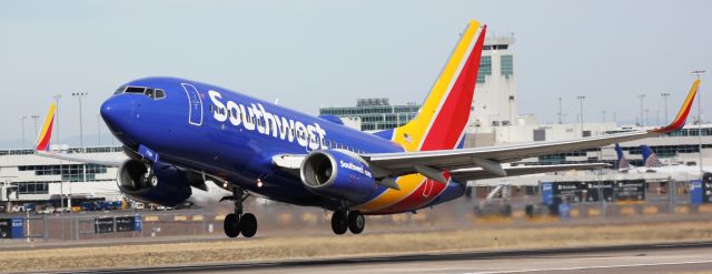 Boeing 737-700 (N7706A) - Departing from 17R.