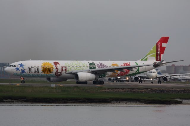 Airbus A330-300 (CS-TOW)