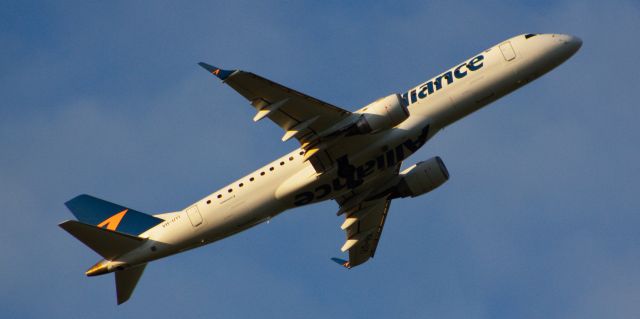 Embraer ERJ-190 (VH-UYI)