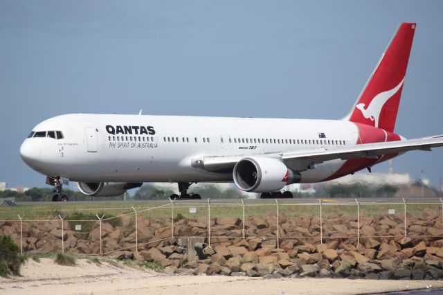 BOEING 767-300 (VH-OGB)