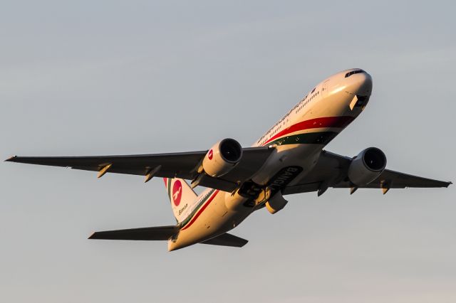 Boeing 777-200 (S2-AHL) - evening sun, Rwy 18