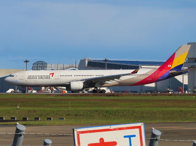 Airbus A330-300 (HL7747) - Photo taken on Nov 13, 2023.br /OZ107/13 NRT-ICN