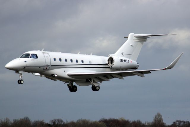 Embraer Legacy 550 (OE-HSX) - International Jet Management Praetor 600 on short finals for rwy 24 on 21-Mar-23 arriving from EDMO as IJM137.
