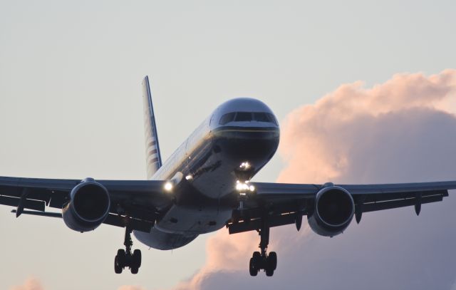 Boeing 757-200 (N750NA)