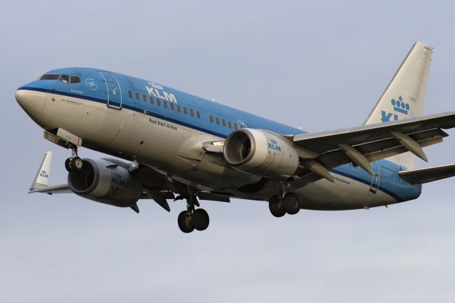 Boeing 737-700 (PH-BGX) - 2nd Feb., 2022: On short finals to rwy 27L.