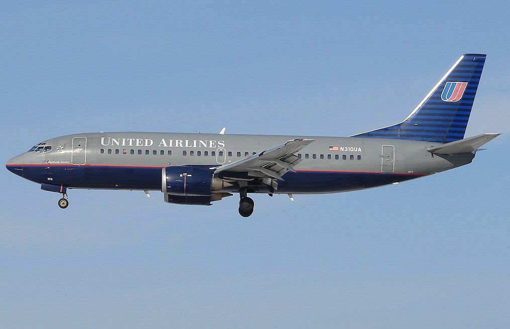 BOEING 737-300 (N310UA)