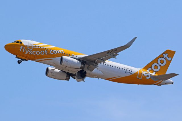 Airbus A320 (9V-TRH)
