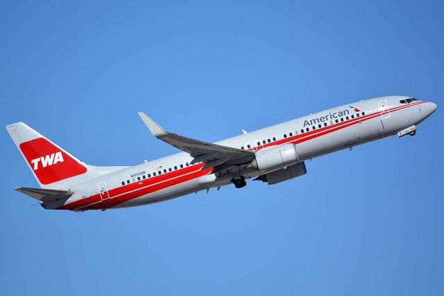 Boeing 737-800 (N915NN) - American Boeing 737-823 N915NN in retro TWA livery at Phoenix Sky Harbor on January 12, 2016. It first flew on January 14, 2013. Its construction number is 33227. It was delivered to American on January 31, 2013. 