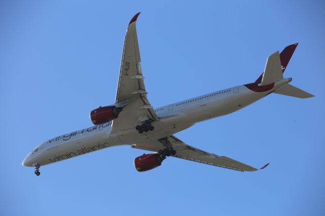 Airbus A350-1000 (G-VLUX)