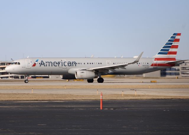 Airbus A321 (N997AA) - American A321 that was flying from PHL-DAL and had to divert to CVG because of Medical issues onboard.