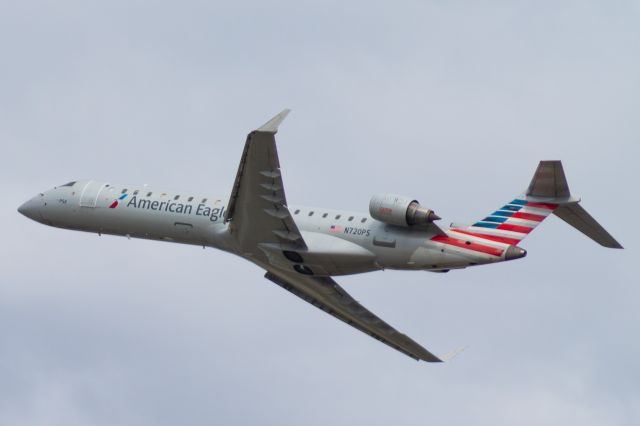 Canadair Regional Jet CRJ-700 (N720PS) - Blue Streak 5033 departing CVG's runway 36R.