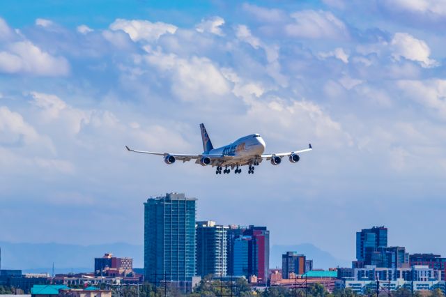 Boeing 747-400 (N481MC) - Atlas Air 747-400 landing at PHX on 10/22/22. Taken with a Canon 850D and Tamron 70-200 G2 lens.