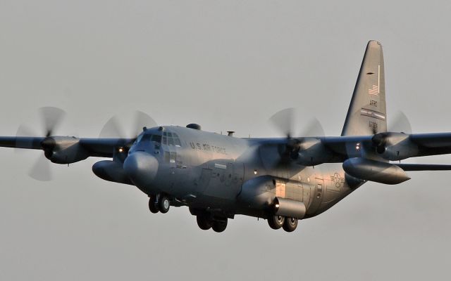 Lockheed C-130 Hercules (96-7324) - afrc c-130h 96-7324 about to land at shannon this evening 17/4/15.