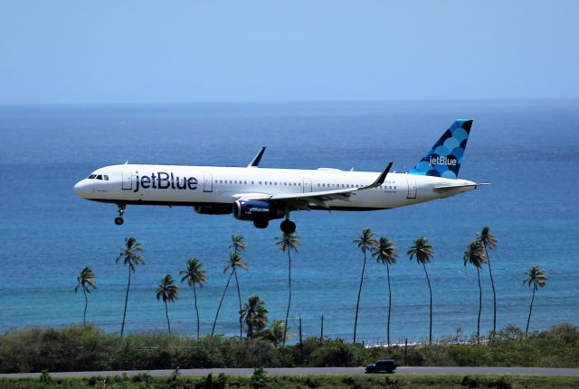 Airbus A321 (N952JB)
