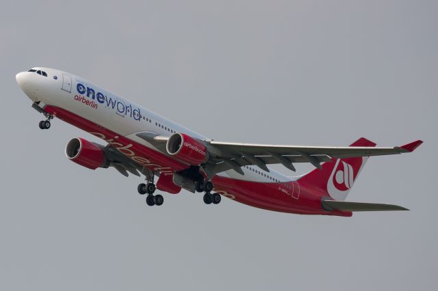 Airbus A330-200 (D-ABXA)