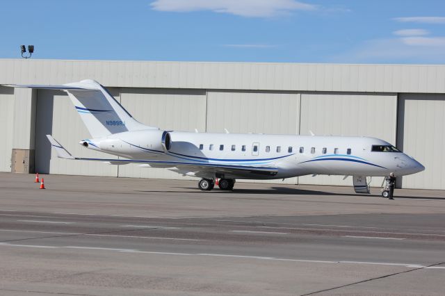 Bombardier Global 5000 (N989RJ)