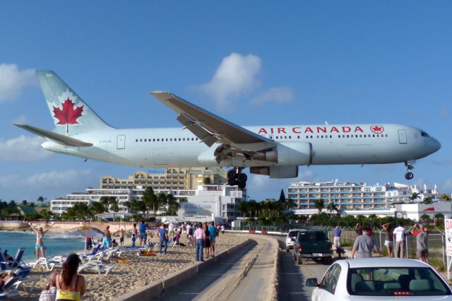 BOEING 767-300 (C-FCAE)