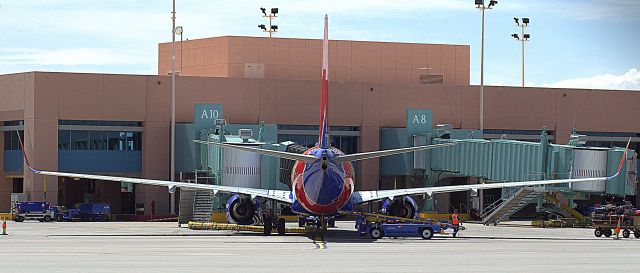 Boeing 737-700 (N570WN)