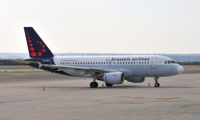 Airbus A319 (OO-SSO) - Brussels Airlines Airbus A319-111 OO-SSO in Madrid with a damaged engine  