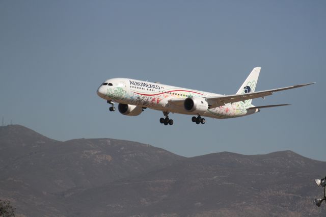 Boeing 787-9 Dreamliner (XA-ADL) - FINAL APPROACH 27 MMTJ