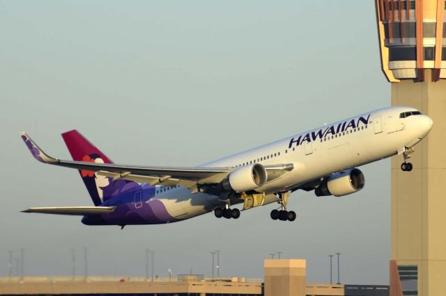 BOEING 767-300 (N580HA) - Hawaiian Boeing 767-33A N580HA on December 22, 2014. It first flew on August 28, 2001. Its construction number is 28140. It was delivered to Hawaiian on September 24, 2001. It was modified with winglets in January 2010. 