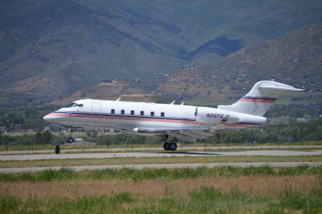 Bombardier Challenger 300 (N26FE) - Departing on 22.