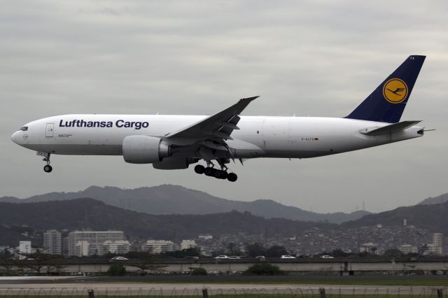 Boeing 777-200 (D-ALFA)