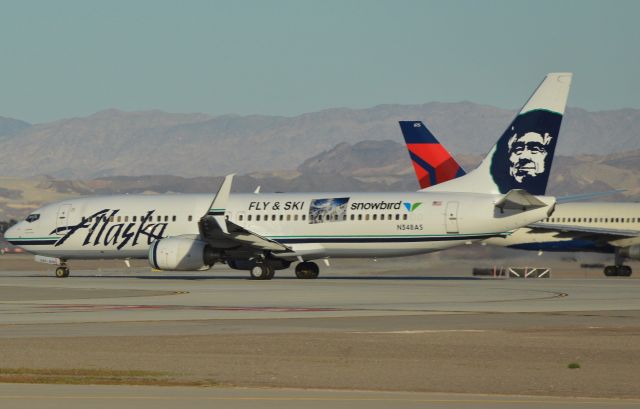 Boeing 737-800 (N548AS)