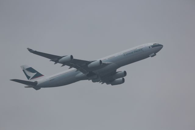 Airbus A340-300 (B-HXC)