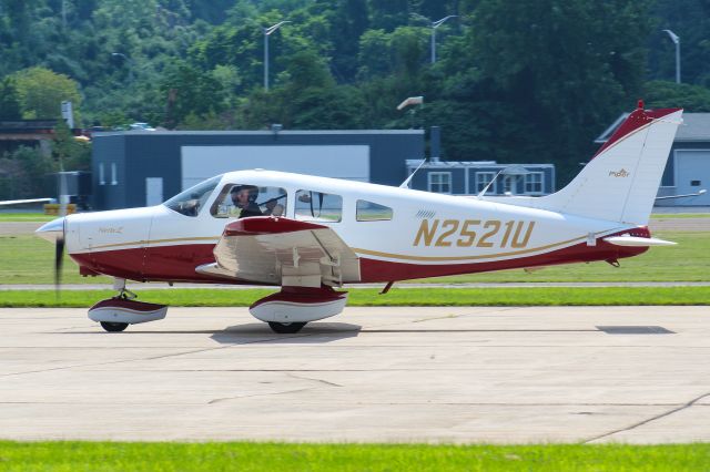 Piper Cherokee (N2521U)