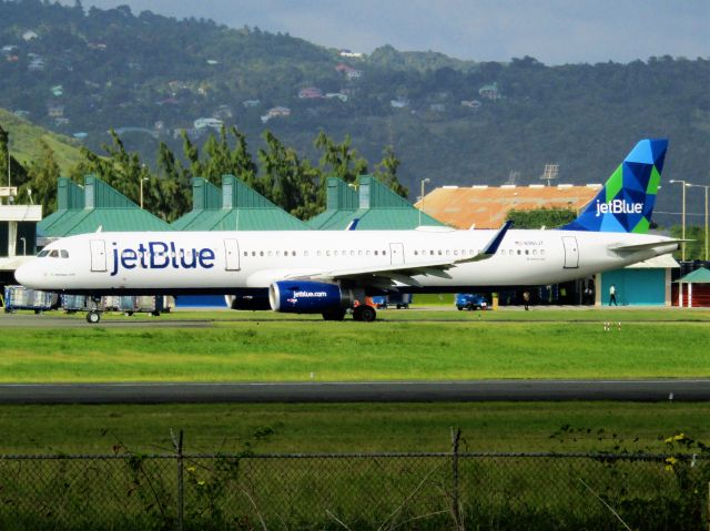 Airbus A321 (N961JT)