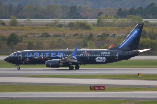 Boeing 737-800 (N36272) - Departing runway 18C at KCLT - 10/24/20