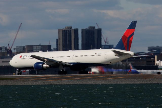 BOEING 767-400 (N838MH)