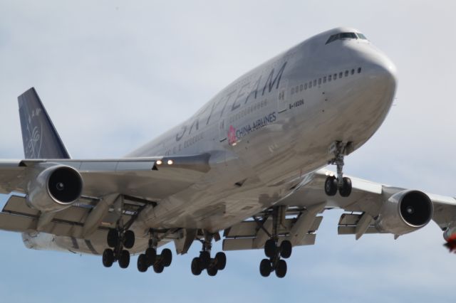 Boeing 747-400 (B-18206)