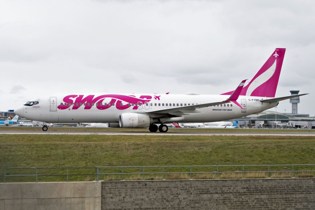 Boeing 737-800 (C-FYBK)