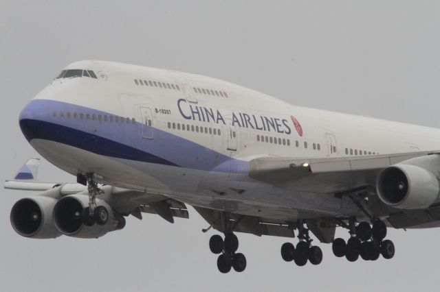 Boeing 747-400 (B-18207)