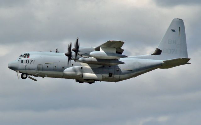 16-8071 — - usm kc-130j 168071 dep shannon 31/5/14.