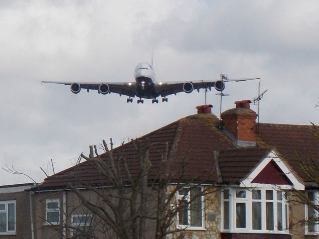 Airbus A380-800 (G-XLEA)